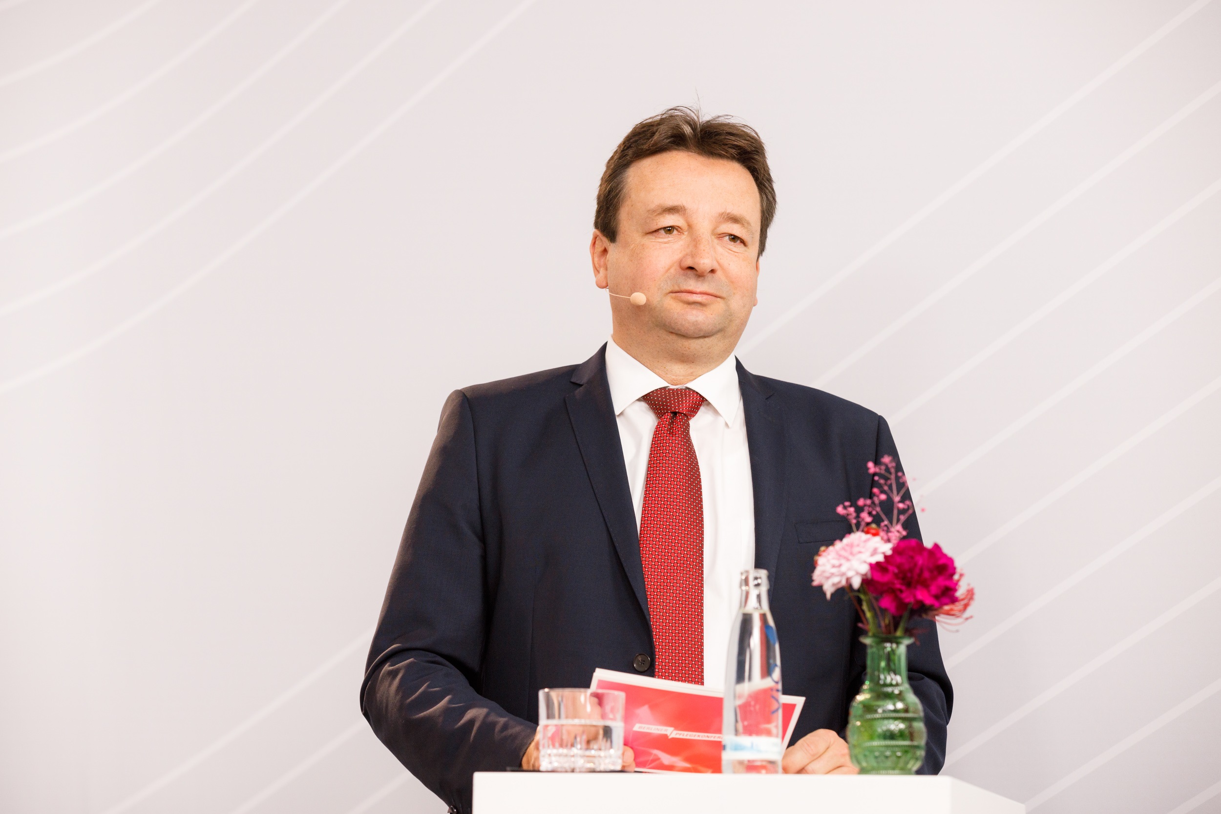 Erste Pflegekonferenz Am Bodensee: Netzwerk Und Weiterbildung Für Pflegeberufe Erste Pflegekonferenz Am Bodensee: Netzwerk Und Weiterbildung Für Pflegeberufe