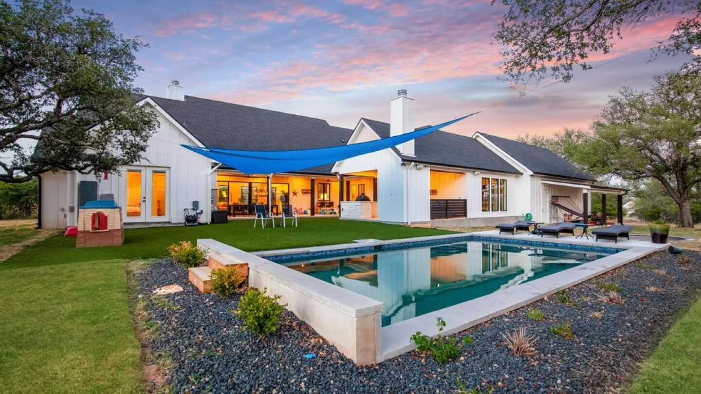 Escape To The Country: Dream Homes Under £1 Million Escape To The Country: Dream Homes Under £1 Million