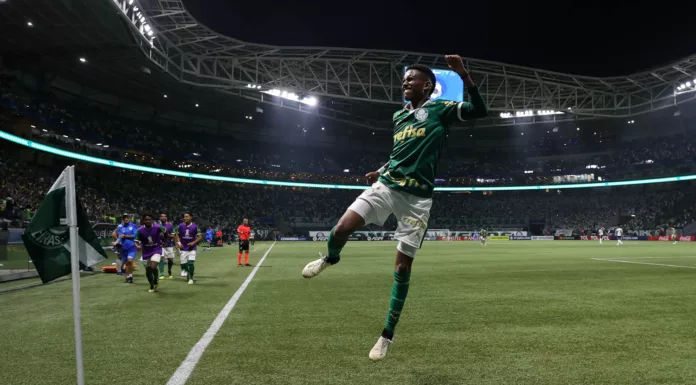 Estêvão Sofre Mal-Estar Na Altitude Durante Jogo Do Palmeiras Estêvão Sofre Mal-Estar Na Altitude Durante Jogo Do Palmeiras