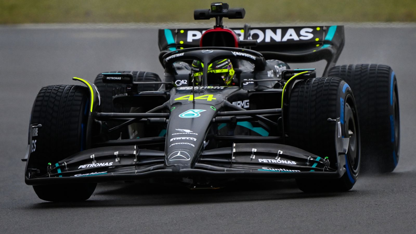 F1 Testing: Lewis Hamilton's Unexpected Act Of Sportsmanship F1 Testing: Lewis Hamilton's Unexpected Act Of Sportsmanship