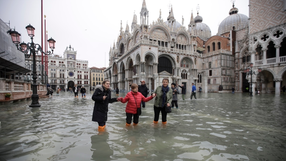 Facing The Flood: The Innovative Plan To Lift Venice And Combat Rising Sea Levels Facing The Flood: The Innovative Plan To Lift Venice And Combat Rising Sea Levels