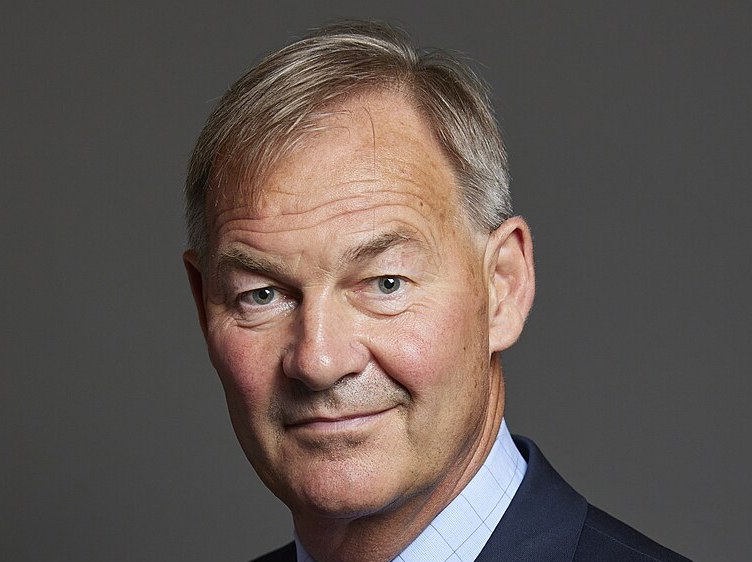 Farage Confrontation Leads To MP Rupert Lowe's Suspension Farage Confrontation Leads To MP Rupert Lowe's Suspension