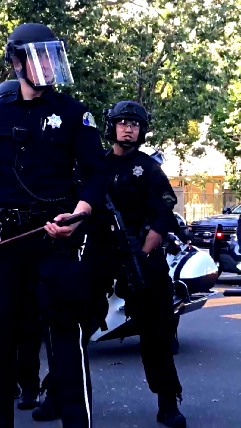 FBI Reassigns Agents From Iconic George Floyd Protest Photo FBI Reassigns Agents From Iconic George Floyd Protest Photo