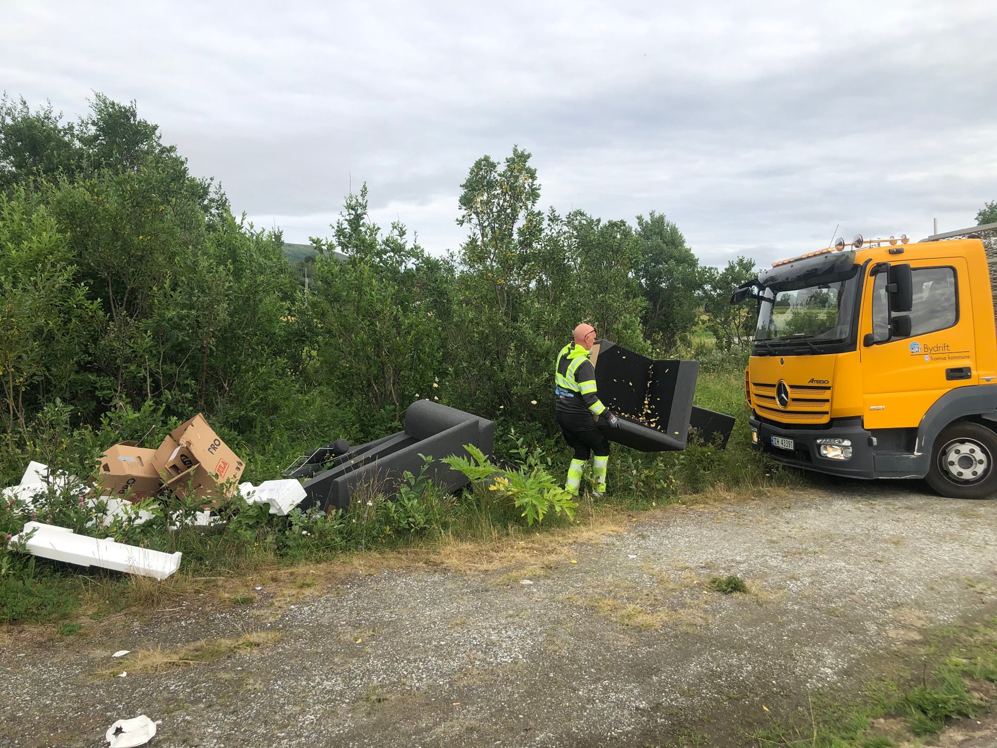 Forsøpling: Naboer Rydder Søppelberg Fra Bekk Forsøpling: Naboer Rydder Søppelberg Fra Bekk
