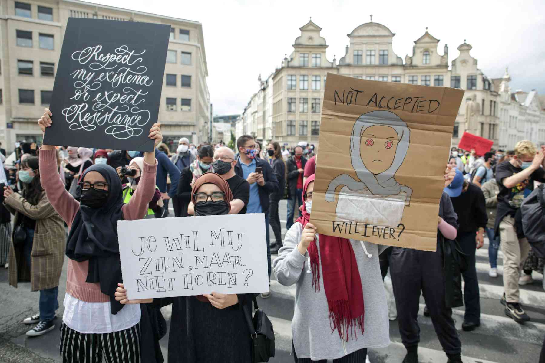France's Ruling Party Seeks To Restrict Hijab Wearing Among Young Girls France's Ruling Party Seeks To Restrict Hijab Wearing Among Young Girls