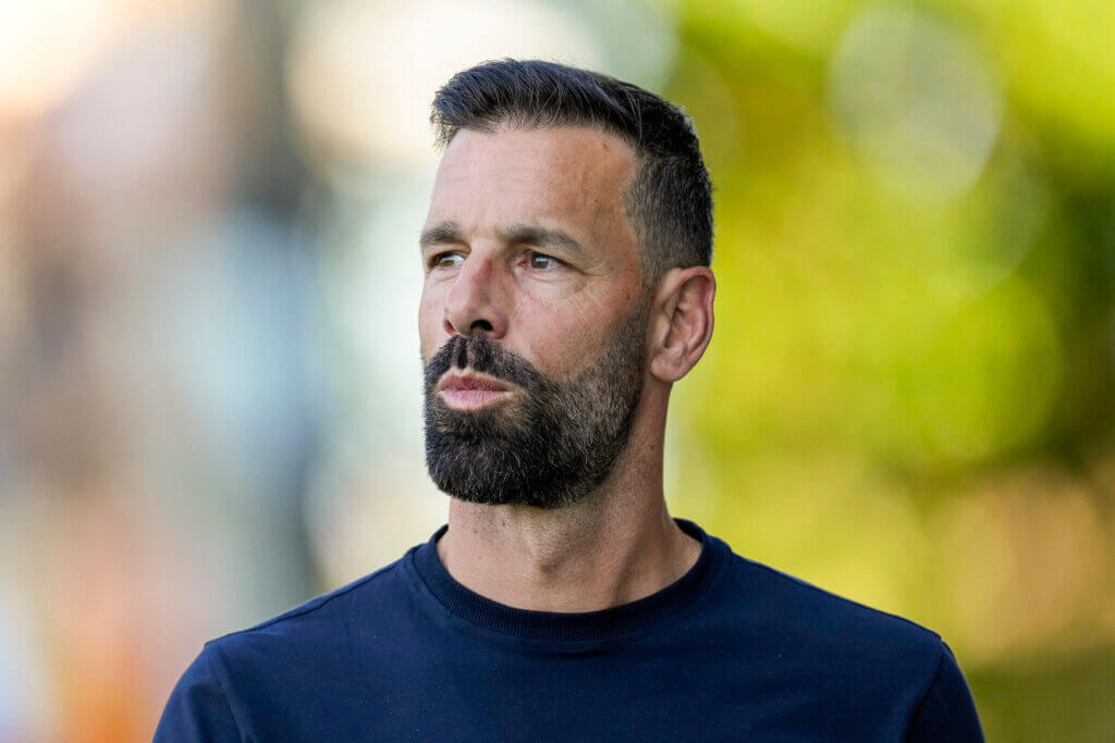 French Open 2025: Ruud's Knee Injury Costs Him Victory Against Borges French Open 2025: Ruud's Knee Injury Costs Him Victory Against Borges