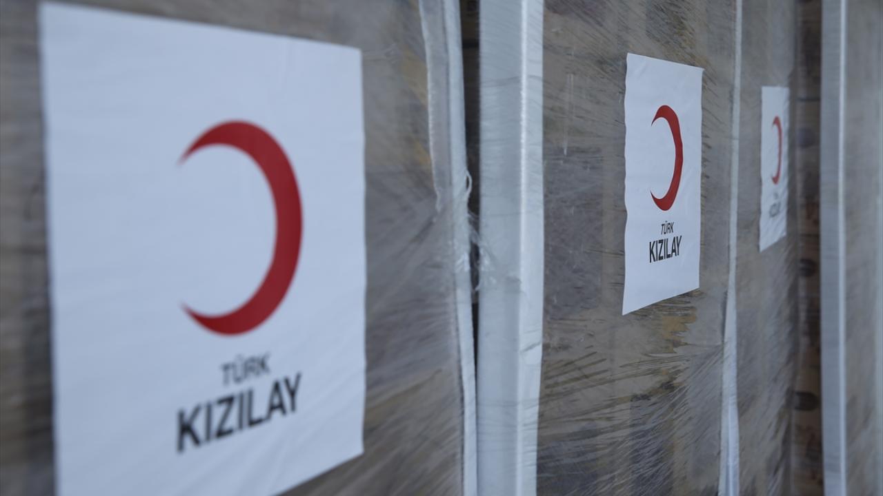 Gazze'ye Yardım Malzemesi Taşıyan Tırların Sınıra Girişi Devam Ediyor Gazze'ye Yardım Malzemesi Taşıyan Tırların Sınıra Girişi Devam Ediyor