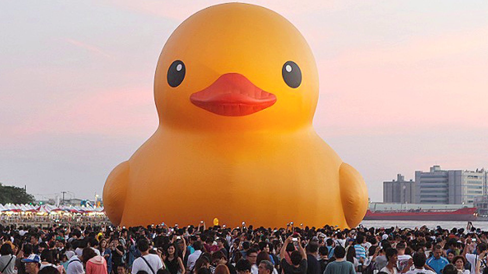 Giant Rubber Duck Arrives In Myrtle Beach: Promoting Water Safety Giant Rubber Duck Arrives In Myrtle Beach: Promoting Water Safety
