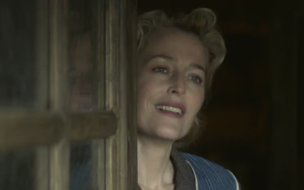 Gillian Anderson And Ben Affleck's New Movie Features Gripping Shootout Sequence Gillian Anderson And Ben Affleck's New Movie Features Gripping Shootout Sequence
