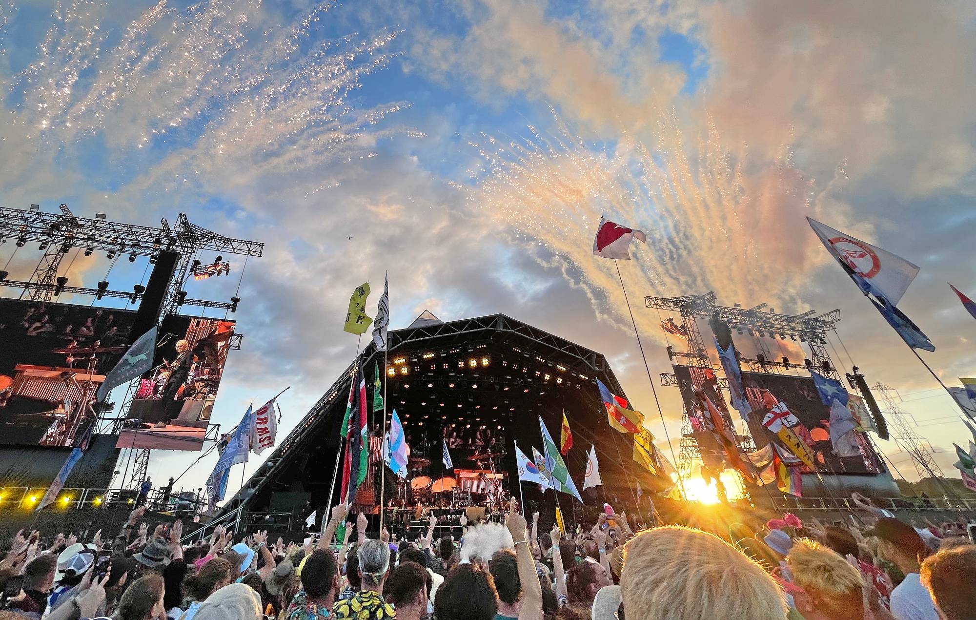 Glastonbury 2024: Unannounced US Band Teases Festival Slot Glastonbury 2024: Unannounced US Band Teases Festival Slot
