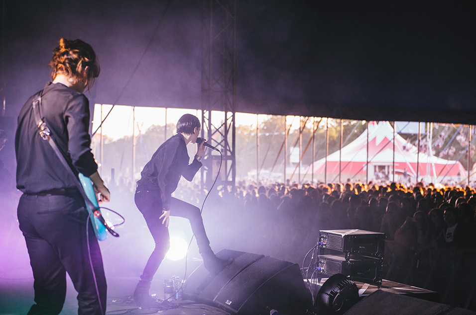 Glastonbury Festival: Infuriating Stage Time Clashes Spark Fan Anger Glastonbury Festival: Infuriating Stage Time Clashes Spark Fan Anger