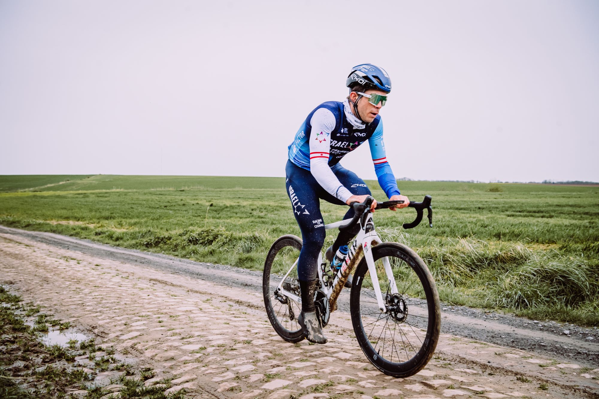 Gravel Tech 2025 Paris-Roubaix: Massive Tires & Clever Hacks