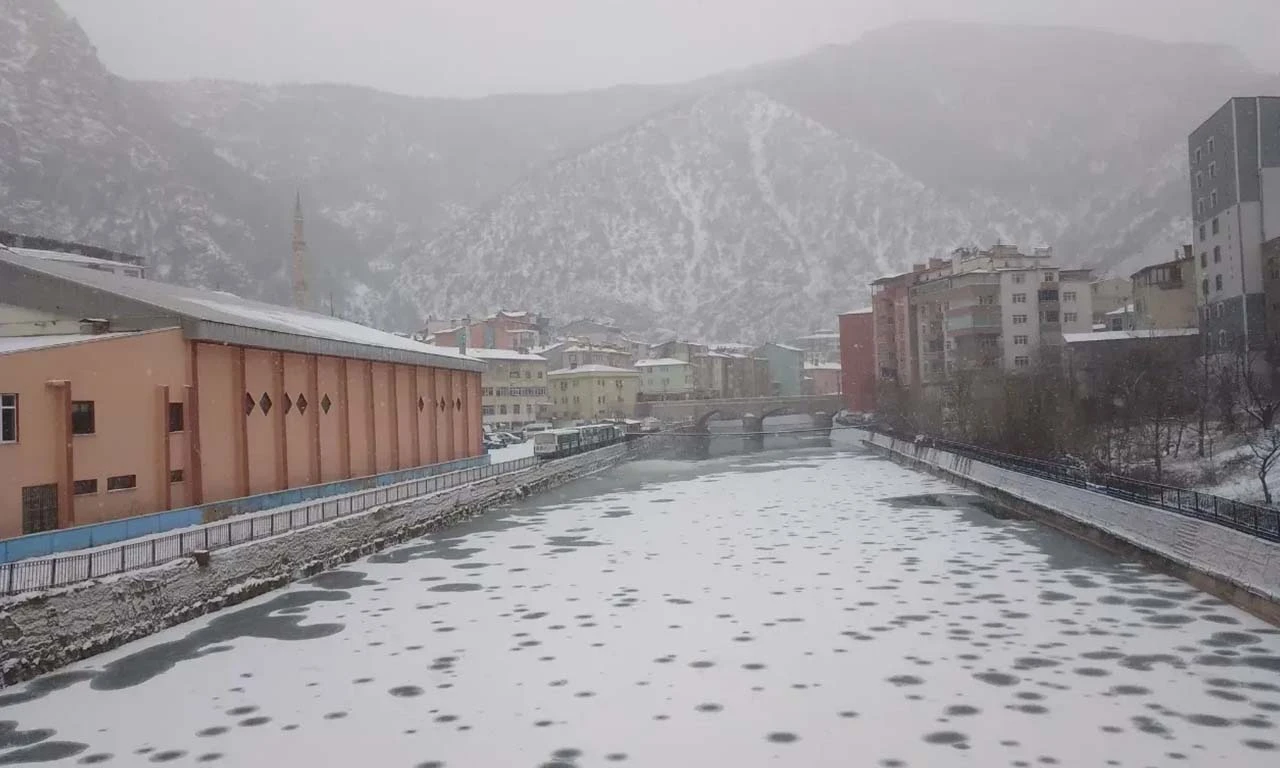 Gümüşhane Kar Tatili: Okullar Tatil Mi Değil Mi? (24 Şubat 2024) Gümüşhane Kar Tatili: Okullar Tatil Mi Değil Mi? (24 Şubat 2024)