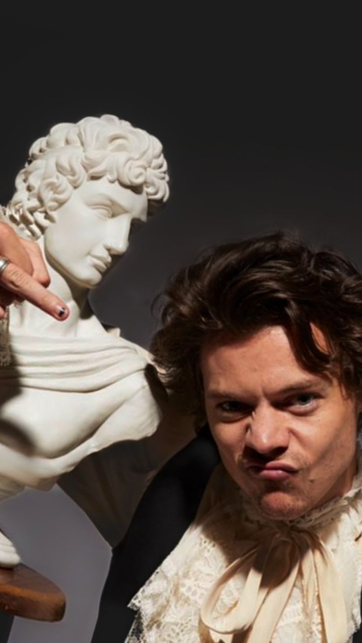 Harry Styles Responds To A Truly Bad SNL Impression Harry Styles Responds To A Truly Bad SNL Impression