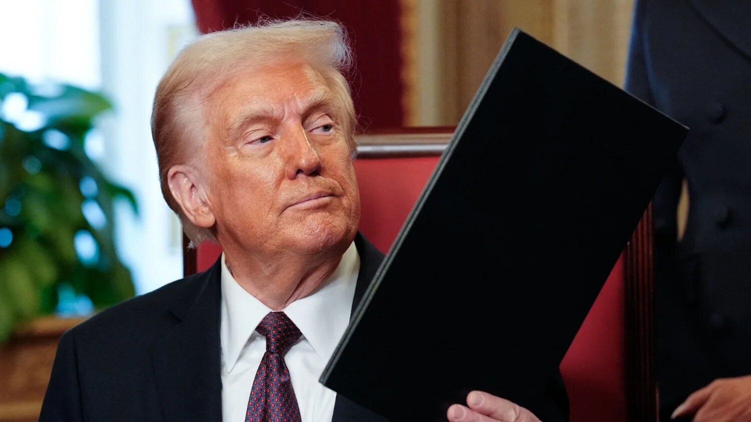 How Trump's Executive Orders Affected The Transgender Community: Personal Accounts How Trump's Executive Orders Affected The Transgender Community: Personal Accounts