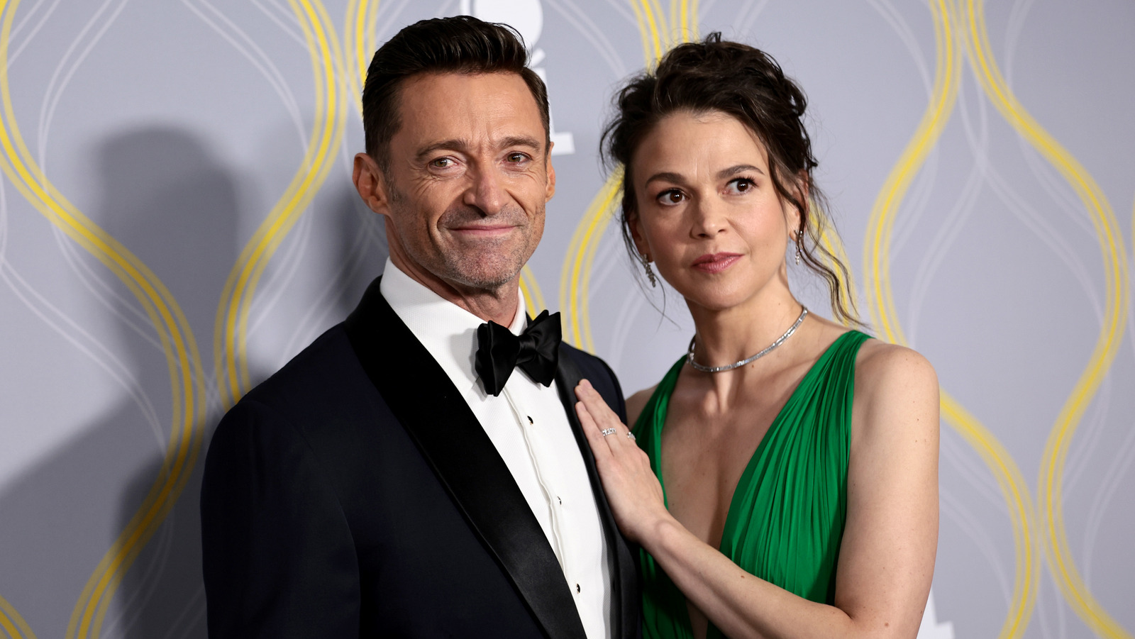 Hugh Jackman And Sutton Foster: Is Their Romance Cooling? Hugh Jackman And Sutton Foster: Is Their Romance Cooling?