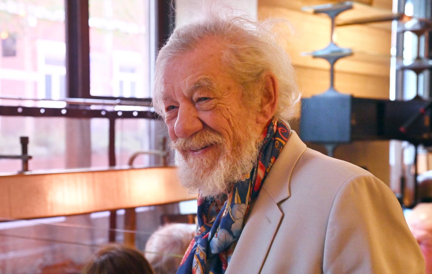 Ian McKellen Urges Young Actors To Embrace Their Identities Ian McKellen Urges Young Actors To Embrace Their Identities