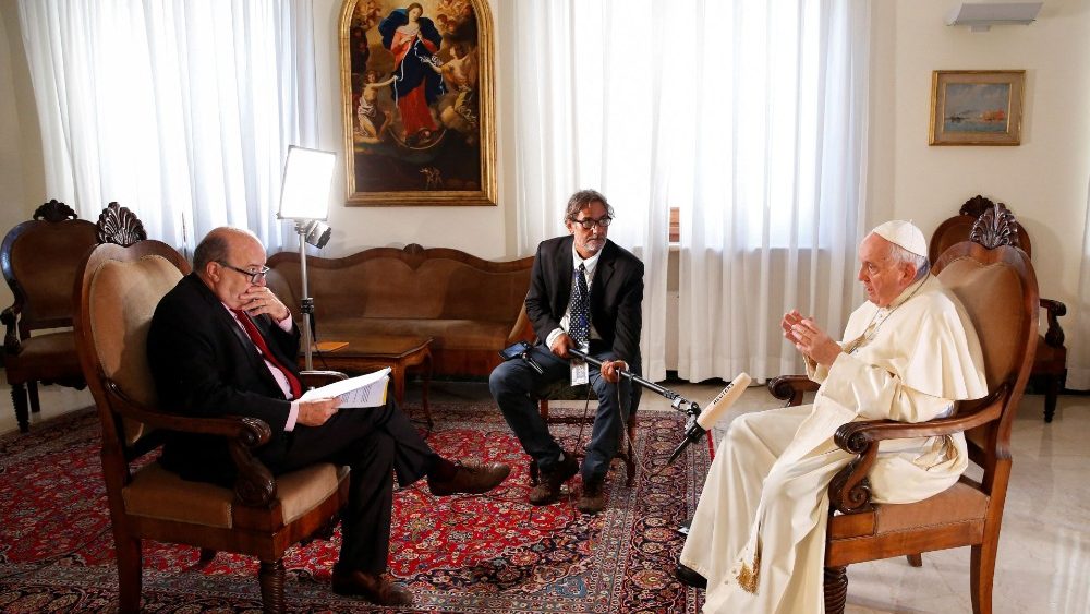 Il Caso Becciu: Papa Francesco Smentisce Le Voci Di Dimissioni Il Caso Becciu: Papa Francesco Smentisce Le Voci Di Dimissioni