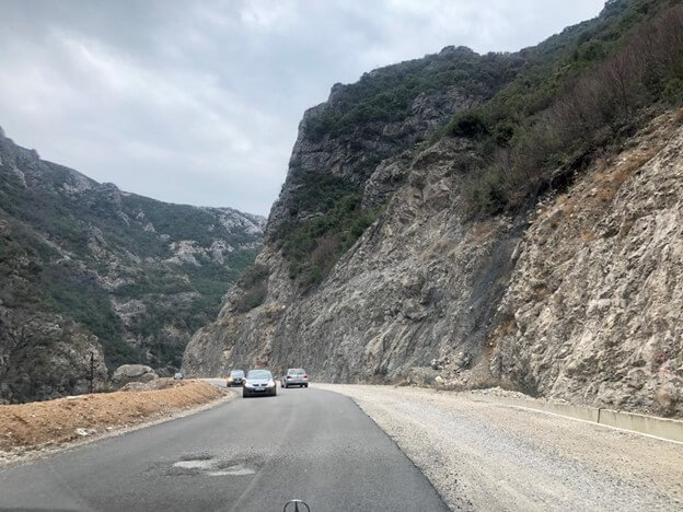 Incidenti Tragjik Në Çeki: Sulm Me Thikë Lë Dy Të Vdekur Incidenti Tragjik Në Çeki: Sulm Me Thikë Lë Dy Të Vdekur