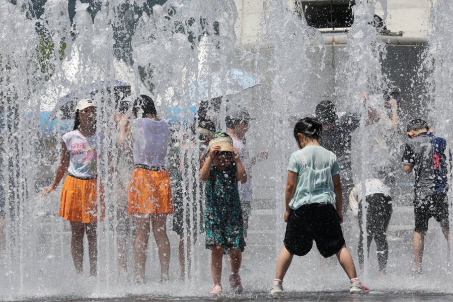 Indore Reaches 40° Celsius: Heatwave Advisory Urges Precautions Indore Reaches 40° Celsius: Heatwave Advisory Urges Precautions