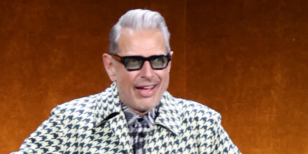 Internet Buzz: Jeff Goldblum Checks His Own Oscars Photos Internet Buzz: Jeff Goldblum Checks His Own Oscars Photos