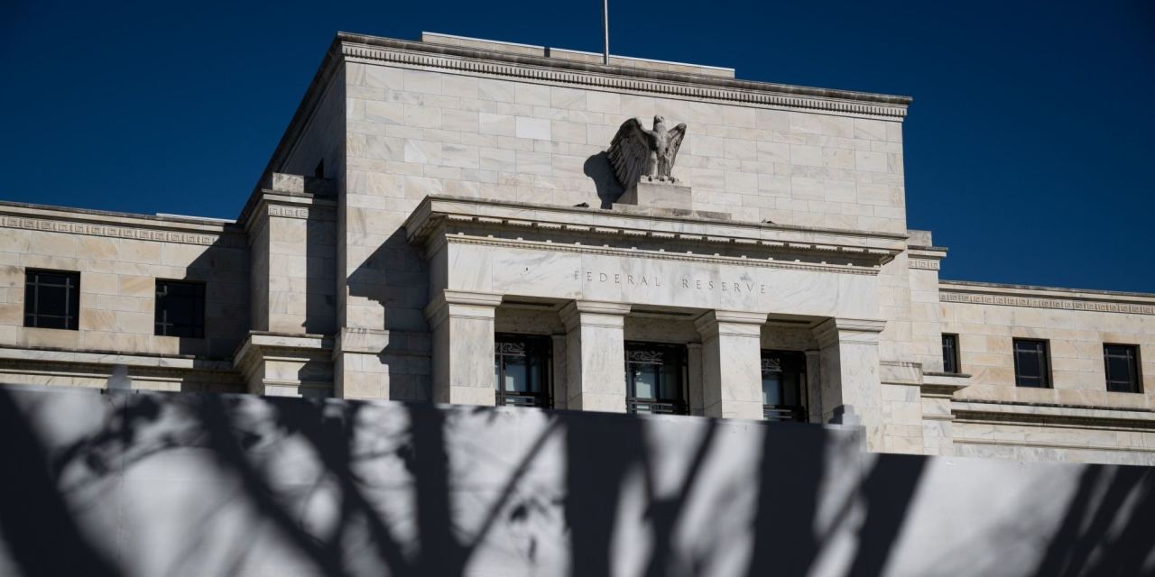 Investors Pile Into ETFs: A Record Pace Despite Market Volatility Investors Pile Into ETFs: A Record Pace Despite Market Volatility