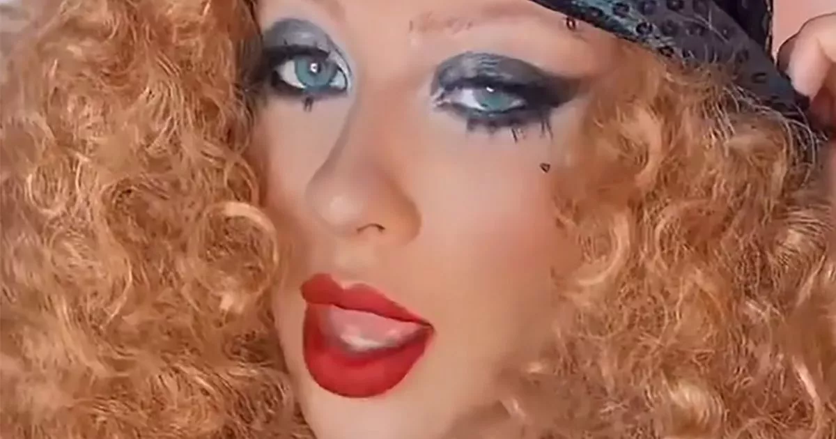 Is That Christina Aguilera? Fans Discuss Her Altered Look Is That Christina Aguilera? Fans Discuss Her Altered Look