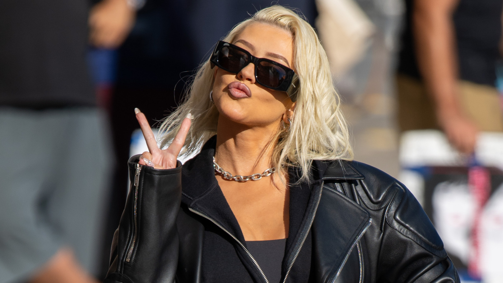 Is That Christina Aguilera? Fans Question Singer's Appearance Is That Christina Aguilera? Fans Question Singer's Appearance