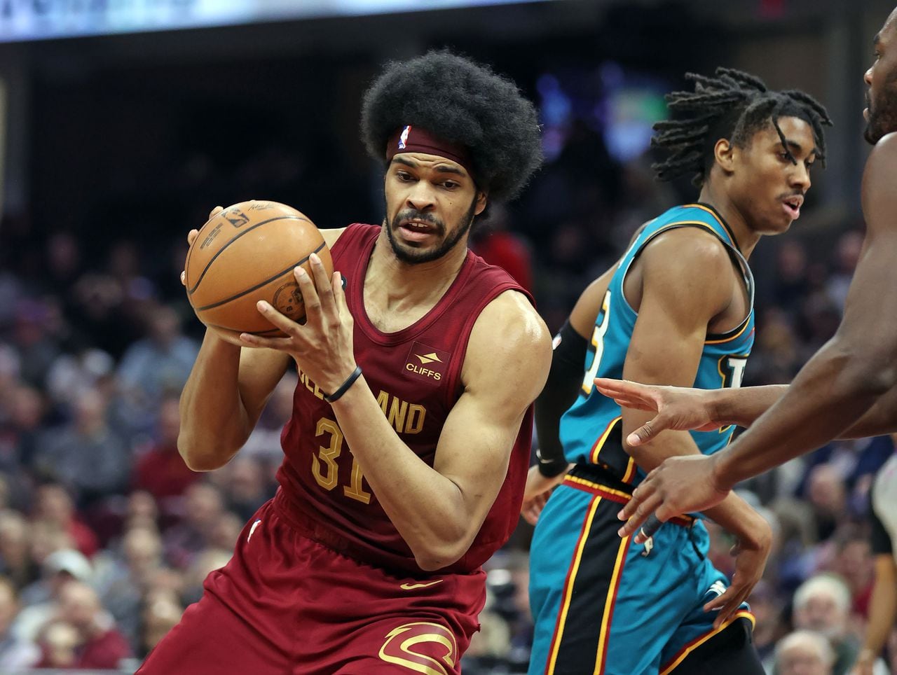 Jarrett Allen's Powerful Dunk Leads Cavs To Victory Against Knicks