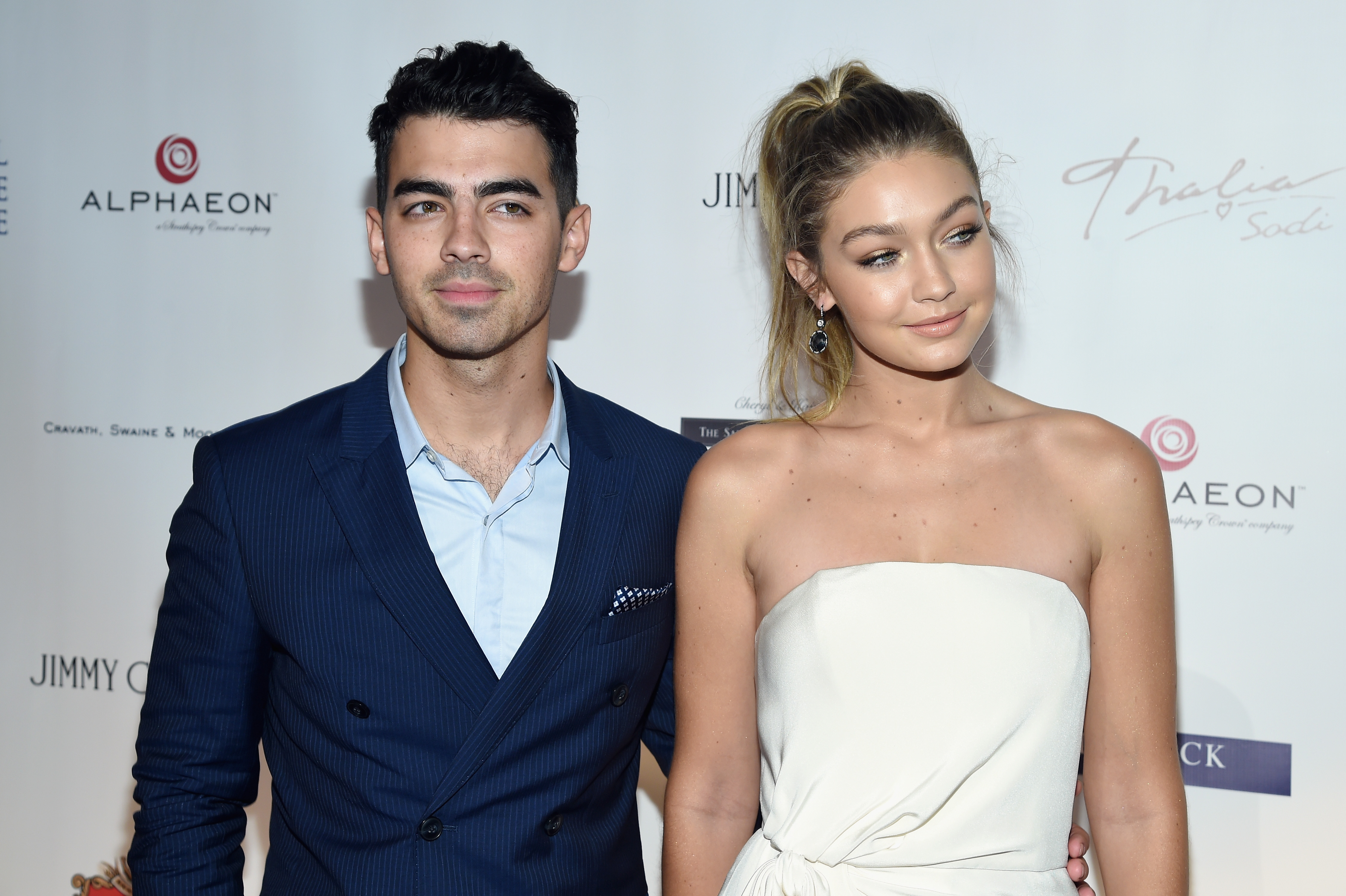 Joe Jonas And The Couple's Hilarious Fight: The Best Response Joe Jonas And The Couple's Hilarious Fight: The Best Response