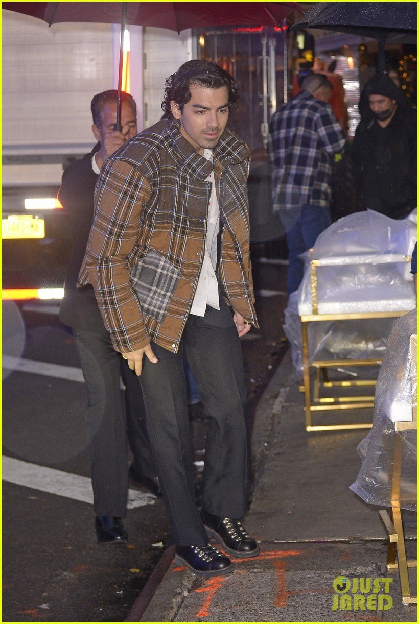 Joe Jonas: The Unexpected Mediator In A Couple's Fight Joe Jonas: The Unexpected Mediator In A Couple's Fight