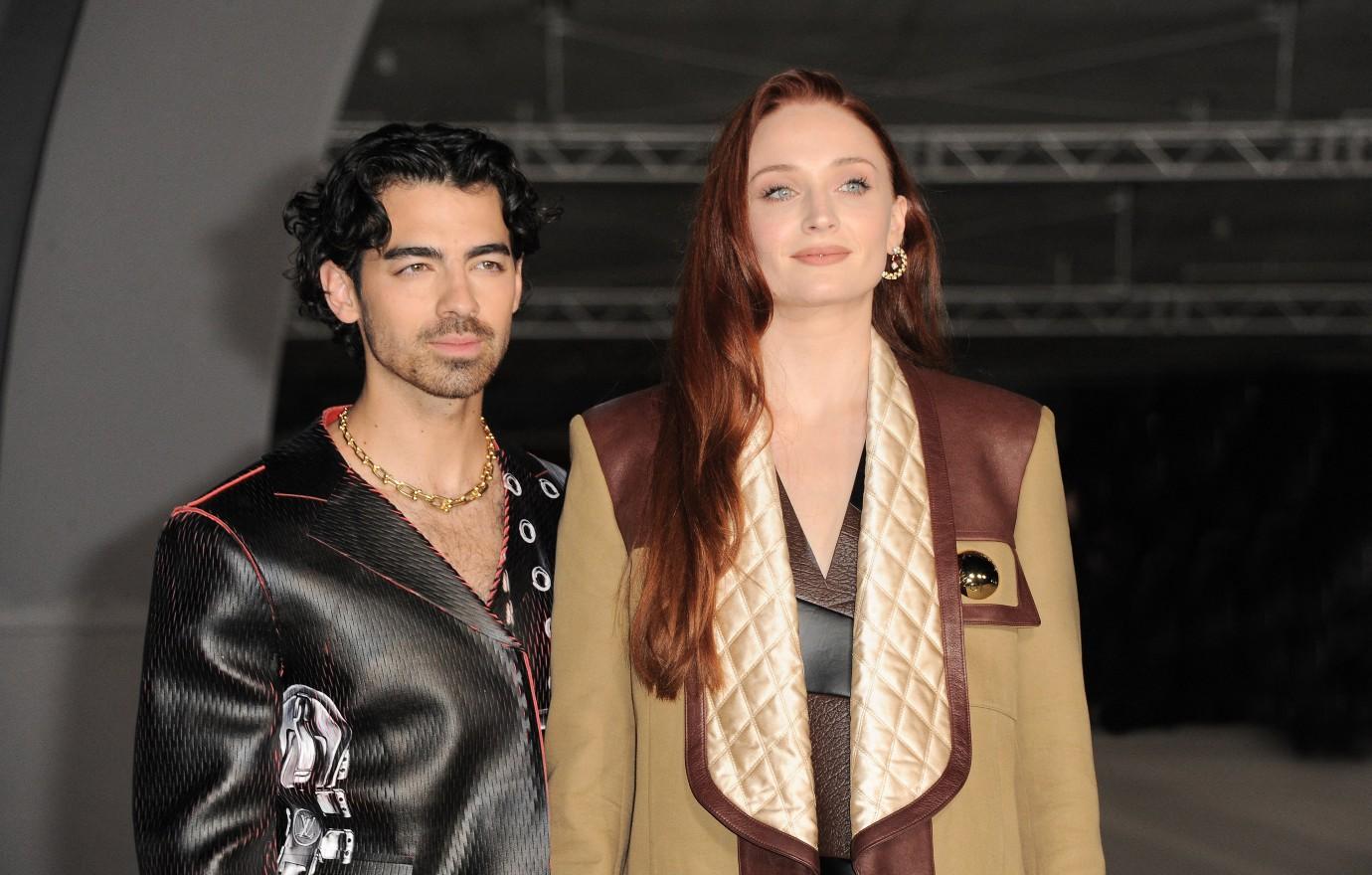 Joe Jonas's Mature Response To A Couple's Argument Joe Jonas's Mature Response To A Couple's Argument