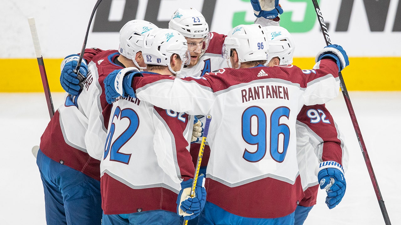 Johnston's Speedy Goal Fuels Stars' Victory Against Avalanche In Game 4