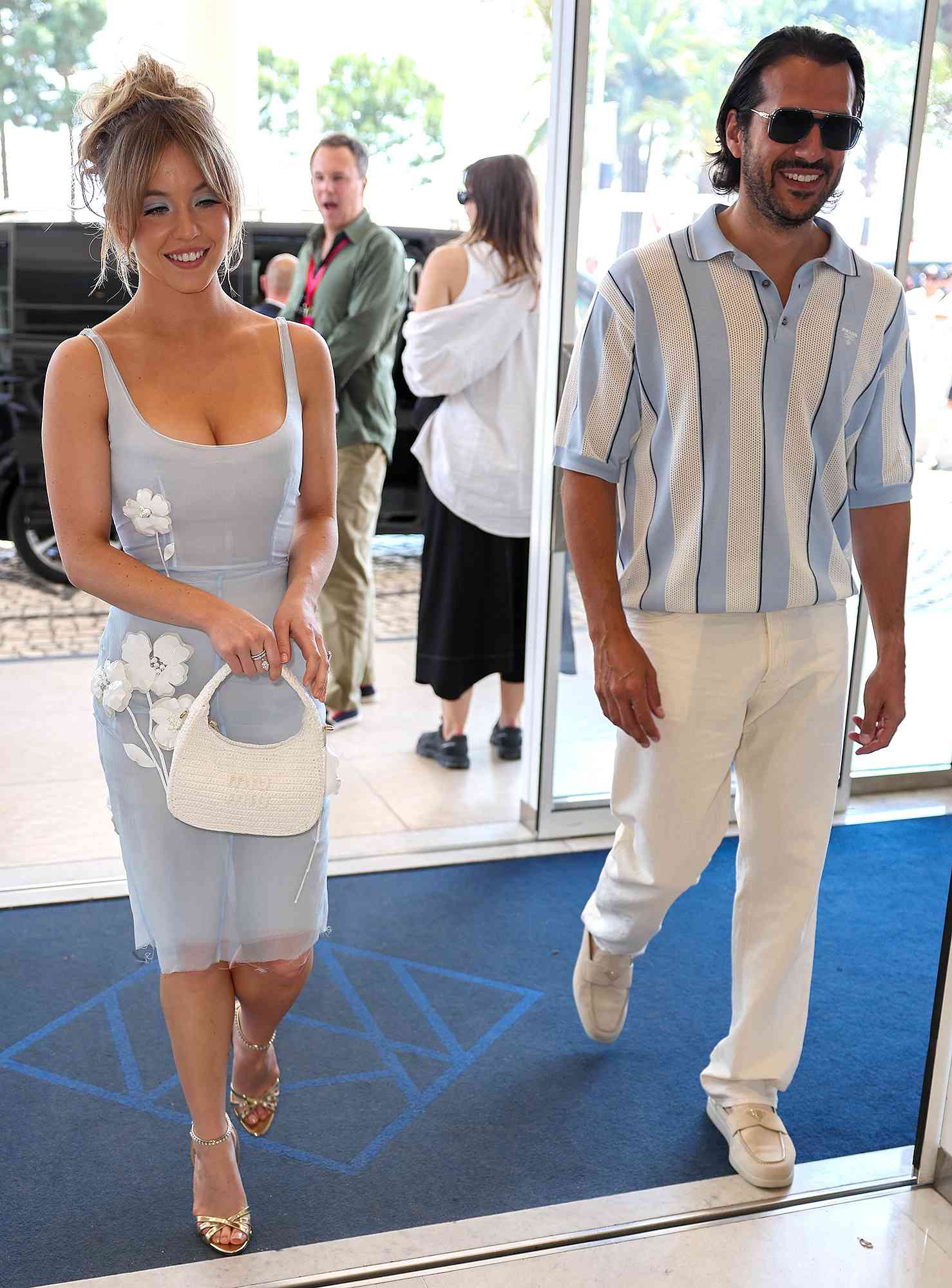 Jonathan Davino Visits Sydney Sweeney's $6 Million LA Mansion Amidst Relationship Uncertainty Jonathan Davino Visits Sydney Sweeney's $6 Million LA Mansion Amidst Relationship Uncertainty