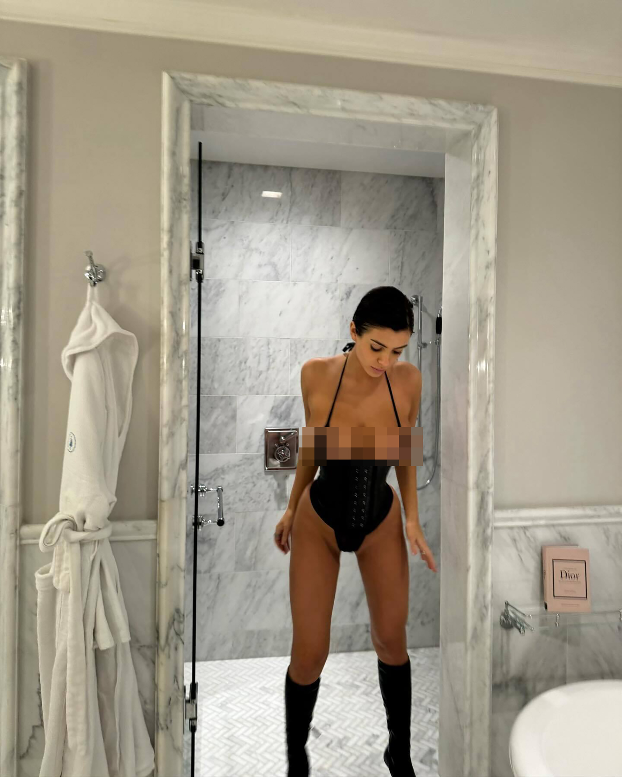 Kanye West's Wife Bianca Censori: Sizzling In Black Lingerie And Stilettos Kanye West's Wife Bianca Censori: Sizzling In Black Lingerie And Stilettos