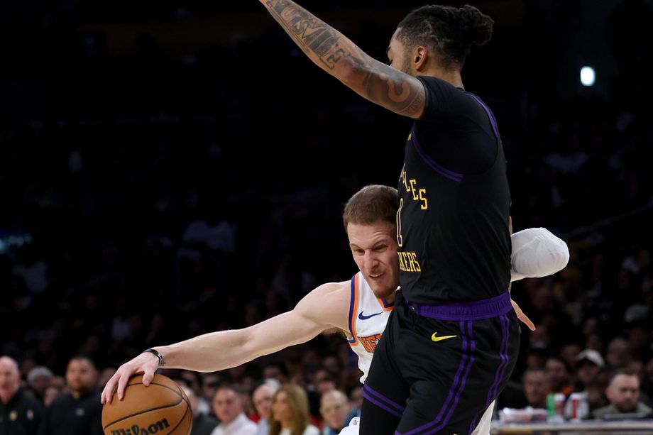 Knicks' Brunson Exits Game Vs. Lakers After Overtime Ankle Injury Knicks' Brunson Exits Game Vs. Lakers After Overtime Ankle Injury