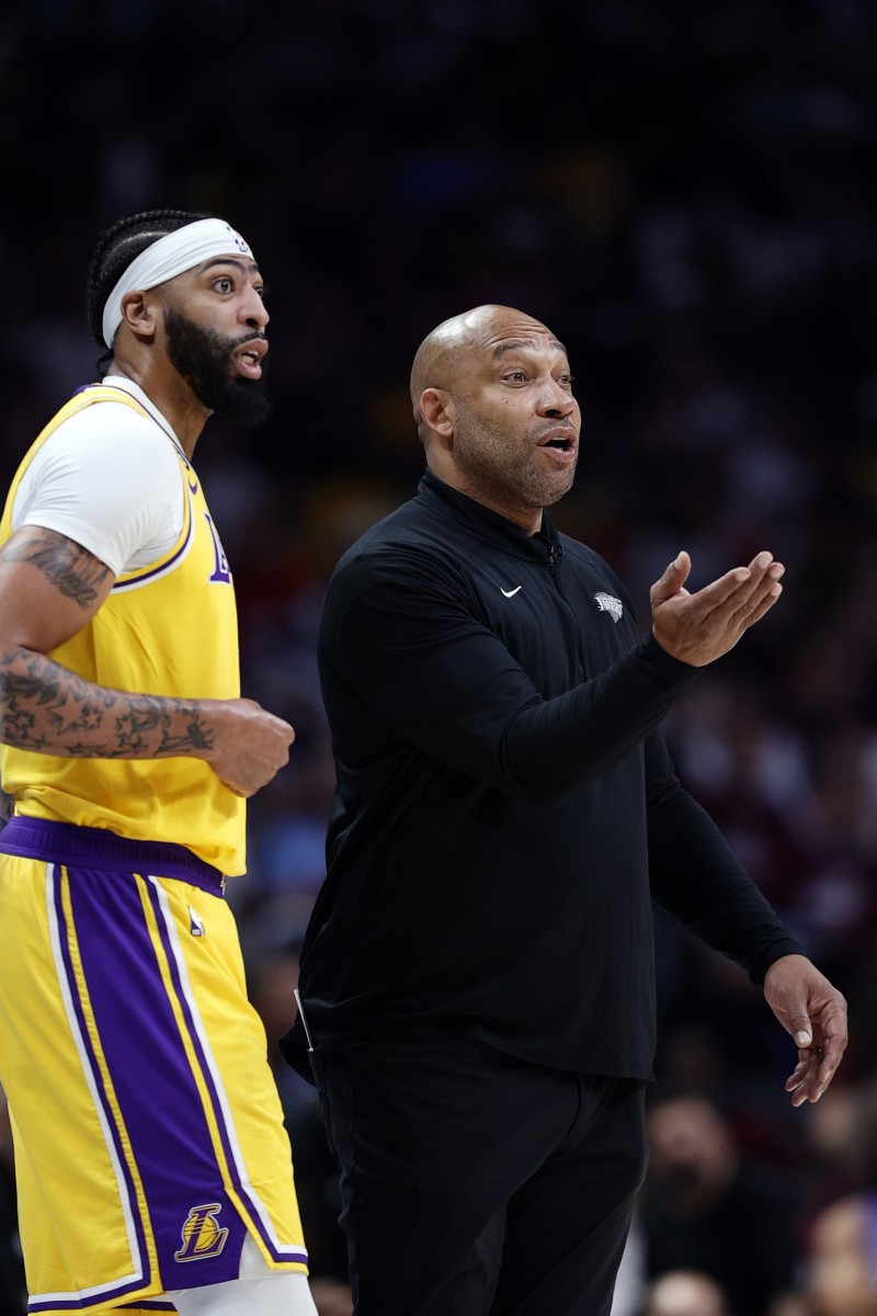 Knicks' Brunson Exits Game Vs. Lakers Due To Ankle Injury In OT Knicks' Brunson Exits Game Vs. Lakers Due To Ankle Injury In OT