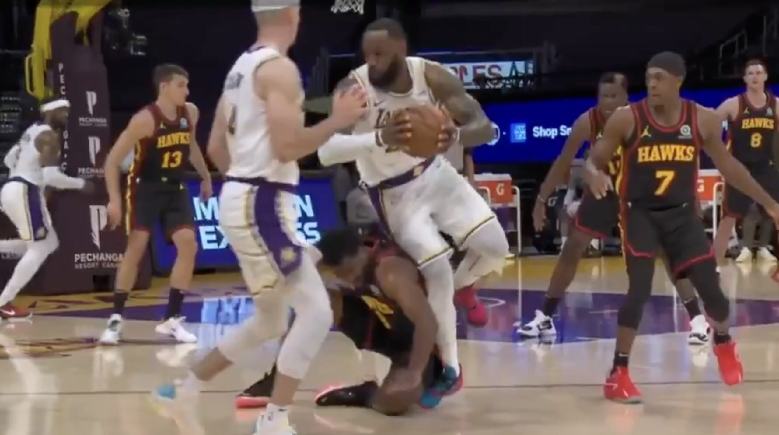Knicks' Brunson Leaves Game Vs. Lakers After Ankle Injury In Overtime Knicks' Brunson Leaves Game Vs. Lakers After Ankle Injury In Overtime