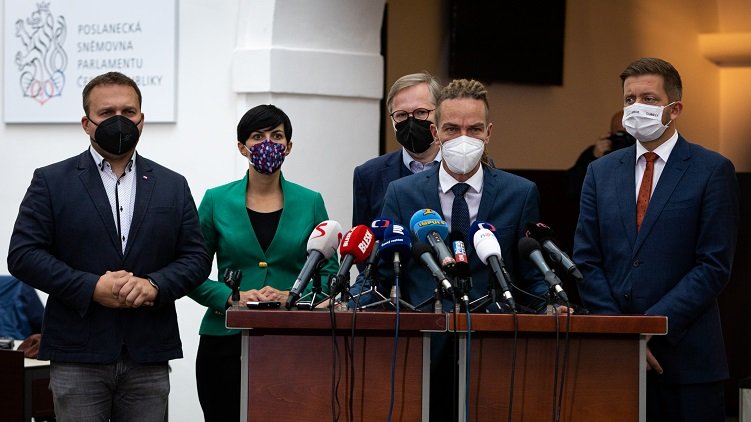 Koaliční Jednání: Piráti A Zelení Se Domlouvají Na Společné Strategii Pro Sněmovnu Koaliční Jednání: Piráti A Zelení Se Domlouvají Na Společné Strategii Pro Sněmovnu