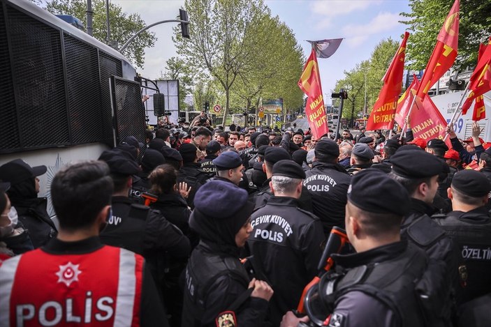 Kocaelide 1 Mayıs Kutlamalarında Yaşanan Arbede: Ayrıntılar Ve Gelişmeler Kocaelide 1 Mayıs Kutlamalarında Yaşanan Arbede: Ayrıntılar Ve Gelişmeler
