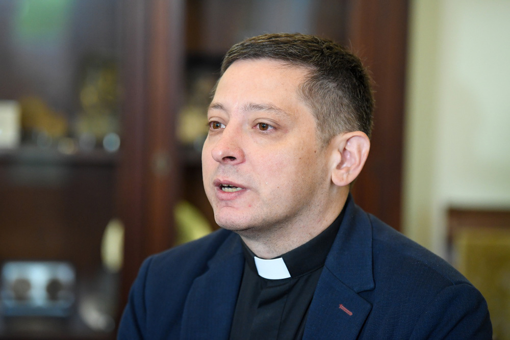 Ks. Przemysław Śliwiński Prezentuje Książkę O Konklawe W Warszawie Ks. Przemysław Śliwiński Prezentuje Książkę O Konklawe W Warszawie