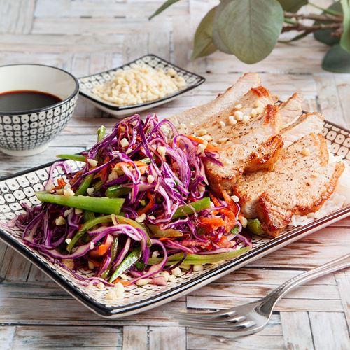 Kycklingnuggets Med Majsflingor: Krispiga & Goda Med Asiatisk Kålsallad