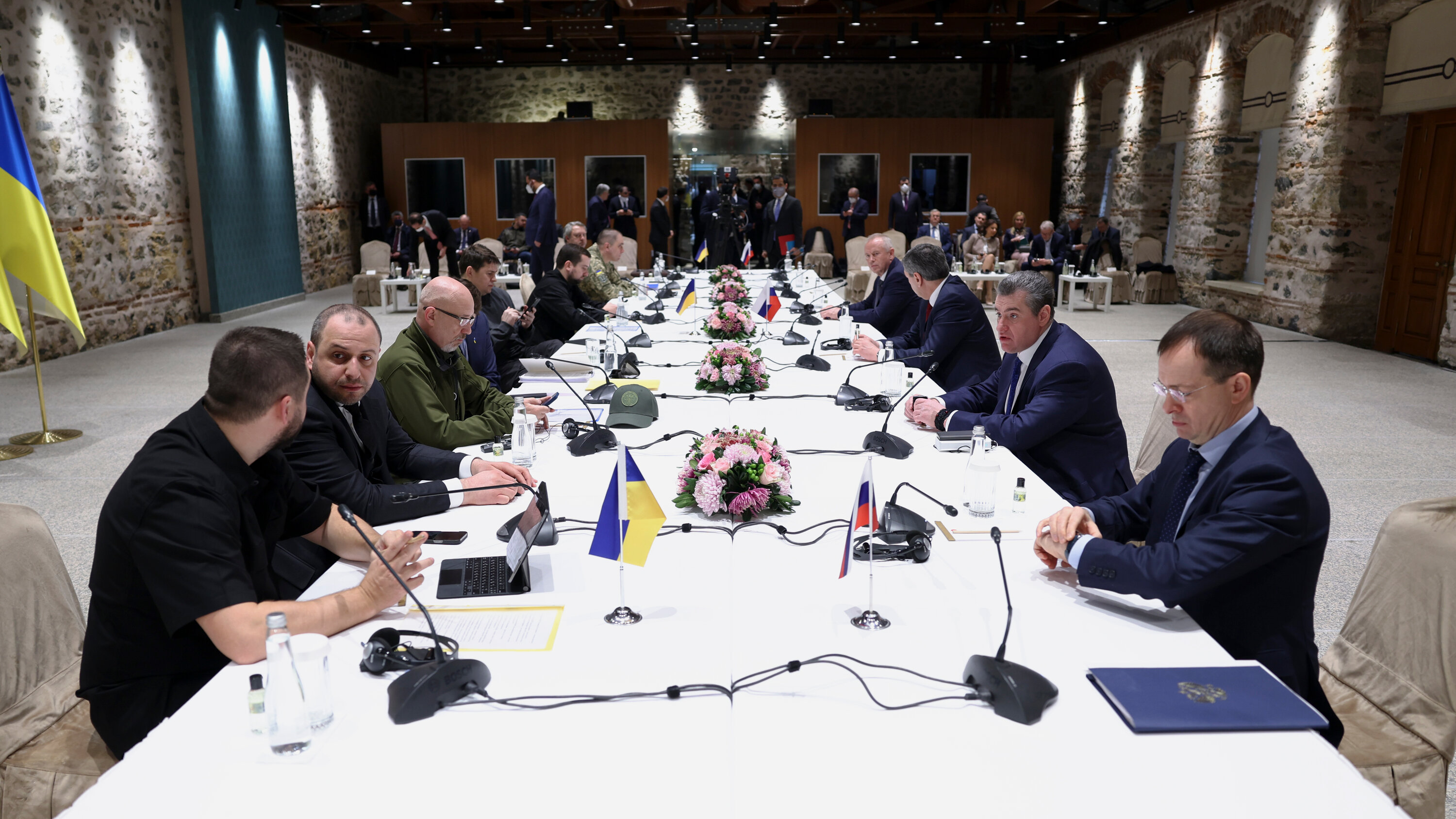 Kyiv Faces Trump's Ukraine Peace Plan: A Ticking Clock Kyiv Faces Trump's Ukraine Peace Plan: A Ticking Clock
