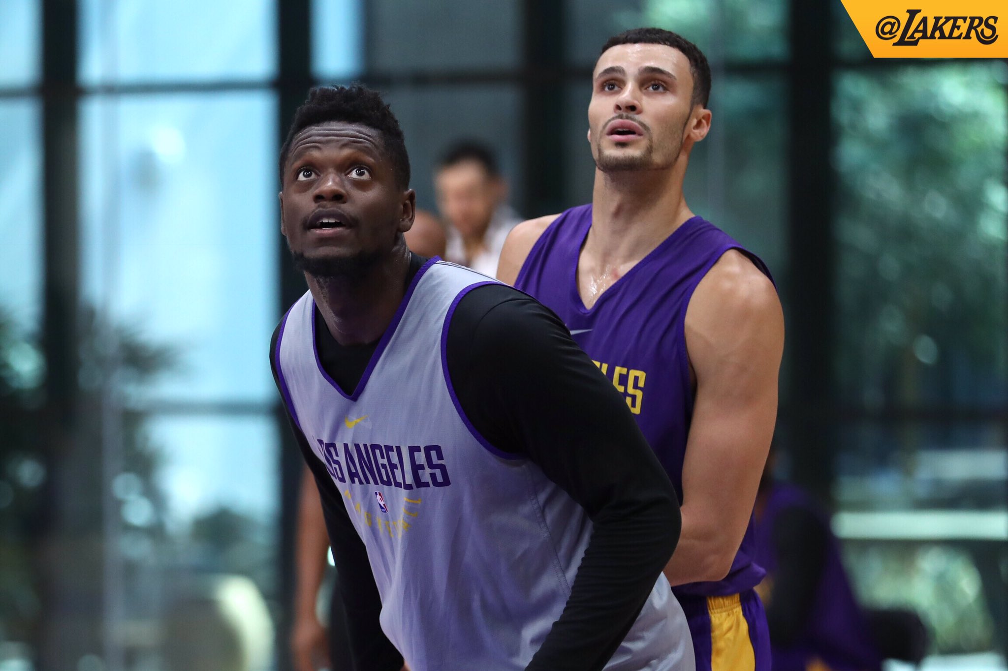 Lakers' Randle Problem: Timberwolves Exploit Physical Advantage Lakers' Randle Problem: Timberwolves Exploit Physical Advantage