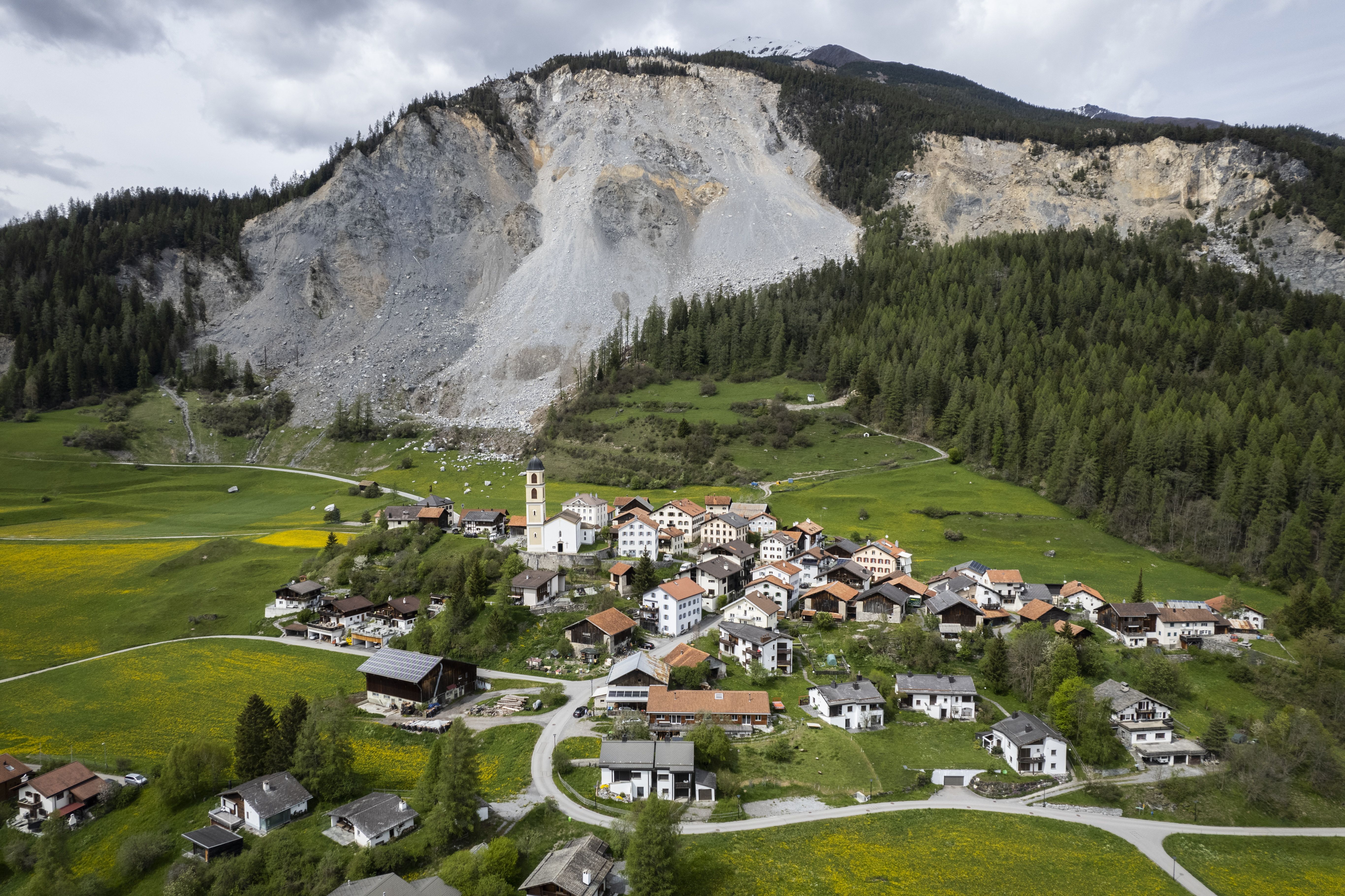 Landslide Threat Forces Swiss Village To Evacuate Livestock Via Helicopter And On Foot Landslide Threat Forces Swiss Village To Evacuate Livestock Via Helicopter And On Foot