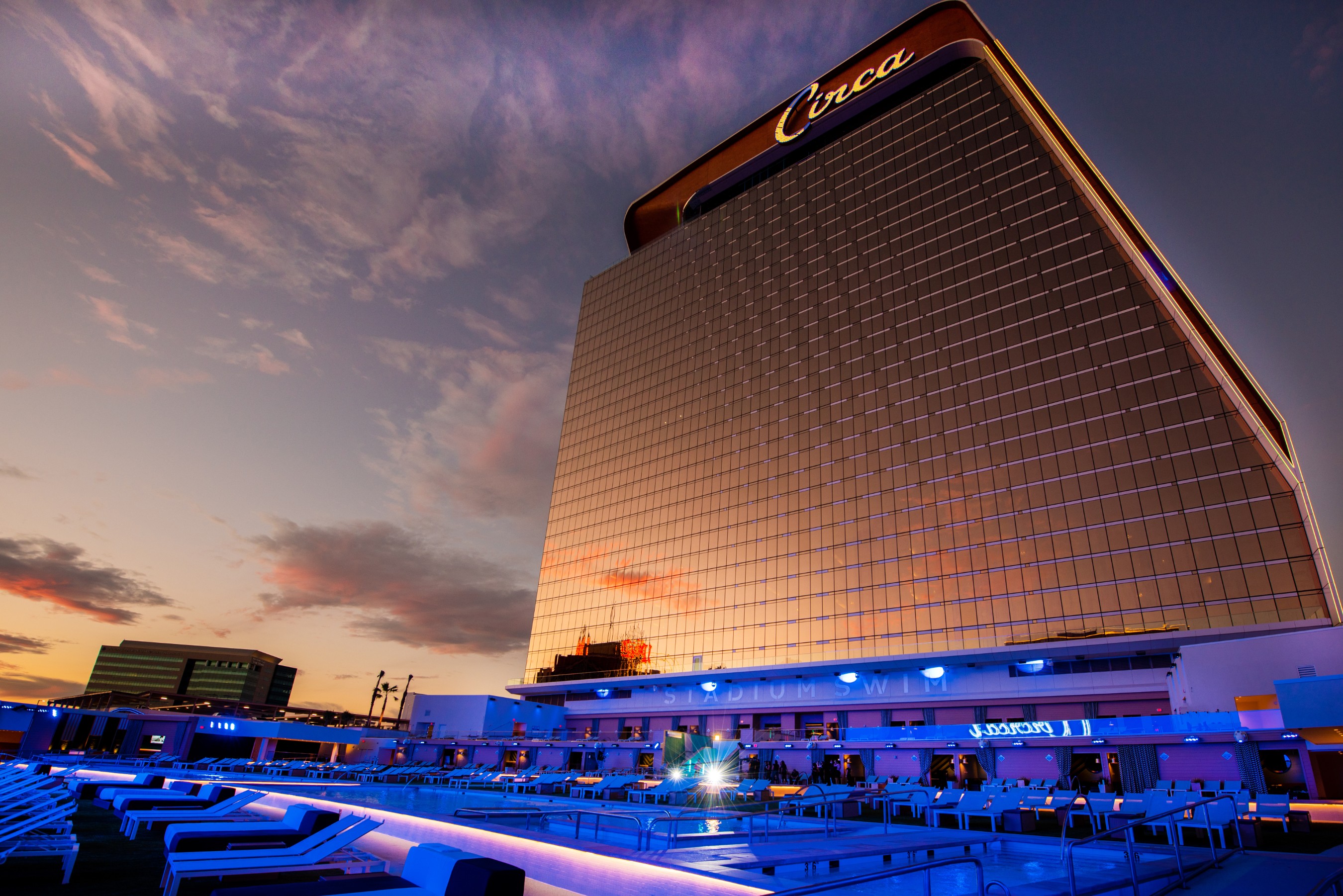 Las Vegas Downtown Hotels: How Much Are Resort Fees? Las Vegas Downtown Hotels: How Much Are Resort Fees?