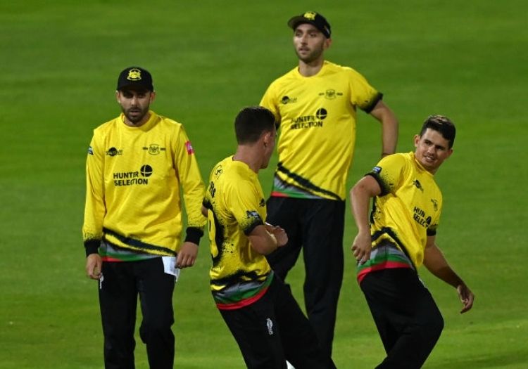 Last-Wicket Stand Saves Crawley From Gloucestershire Defeat Last-Wicket Stand Saves Crawley From Gloucestershire Defeat