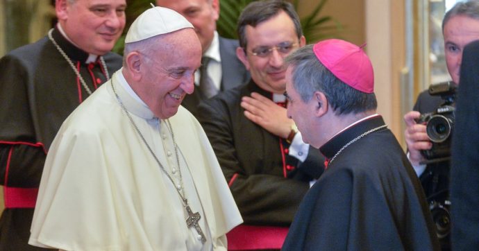 Le Preghiere Per Il Cardinale Becciu E Il Dibattito Sulle Sue Dimissioni