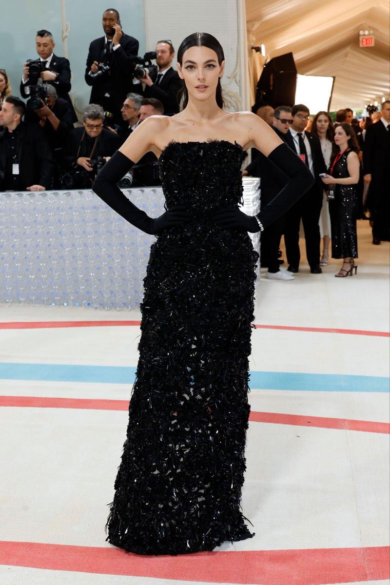 Leonardo DiCaprio's Unexpected Met Gala Date: Vittoria Ceretti Leonardo DiCaprio's Unexpected Met Gala Date: Vittoria Ceretti