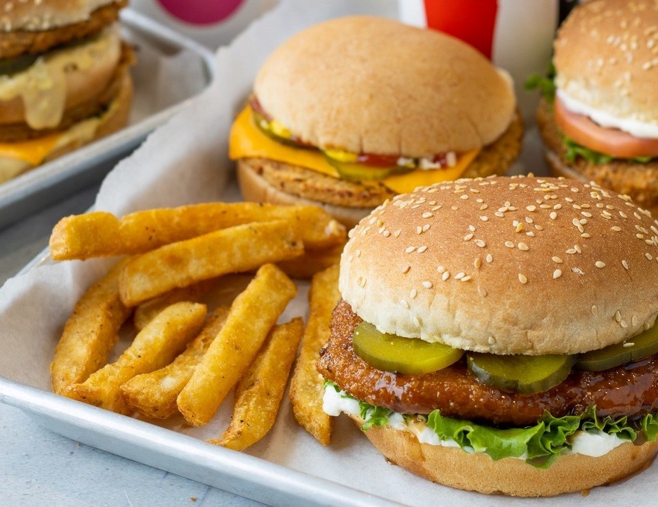 London's Odd Burger: Vegan Meals Now At 7-Eleven Across Canada London's Odd Burger: Vegan Meals Now At 7-Eleven Across Canada
